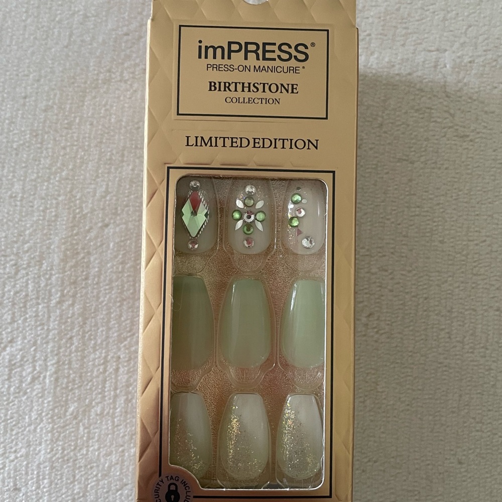 imPRESS No Glue Needed Press-On Nails